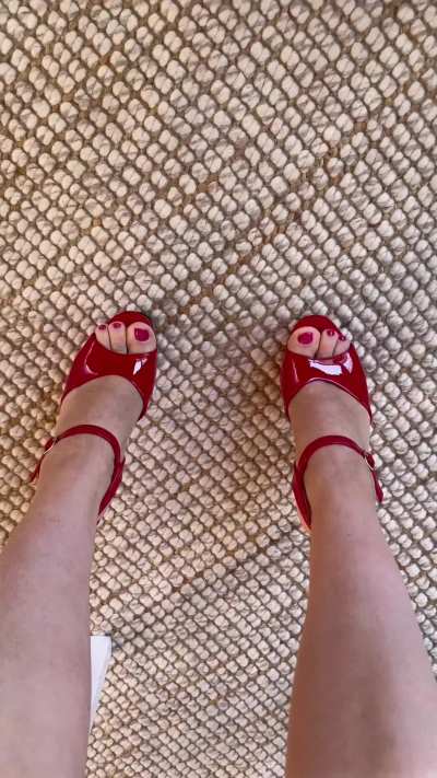 The top down view is underrated imo.. especially with my open toe Pleasers ;)