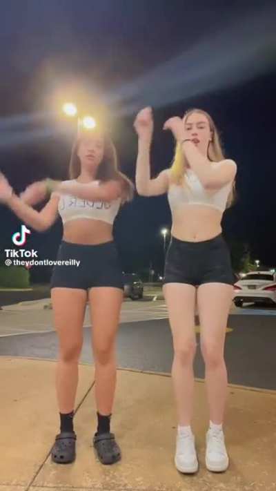 imagine she turned around in this