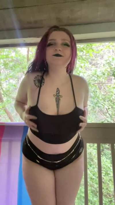 Looking for a thick alt gf?