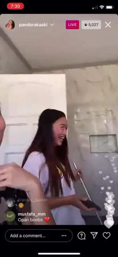 Filipina maid mooning 🌙 ass