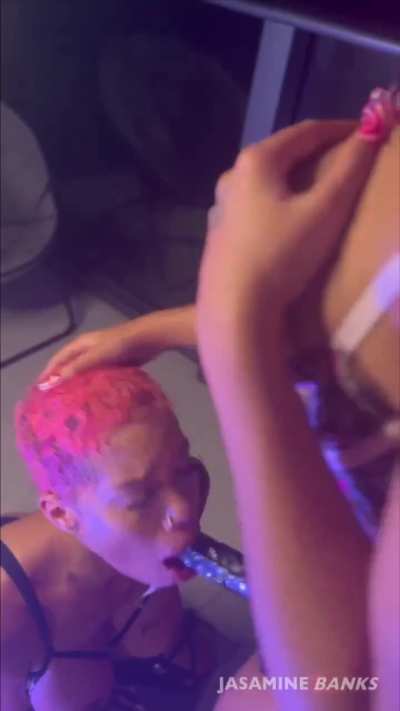 Strapon face fuck