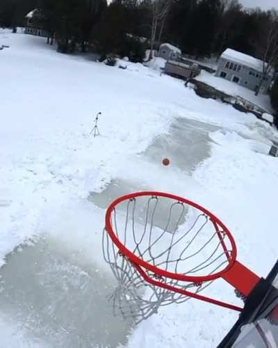 That&rsquo;s a 10 on the dunk contest!