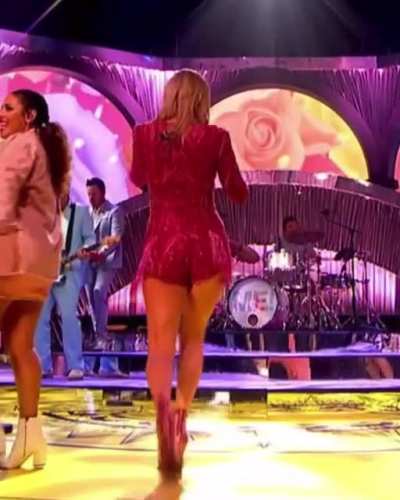 Cheeky Taylor , imagine what Lover era could&rsquo;ve been :(