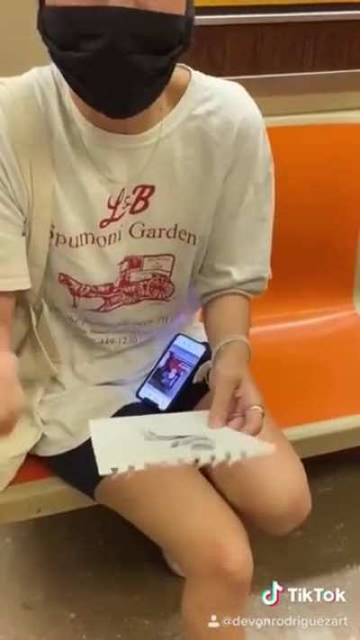 Tiktok kullanmam işim olmaz. Fakat yabancılarin tiktok videolarına bayılıyorum. Bu arada T&uuml;rkiye'de taciz nedeniyle tutuklanırdı eleman.