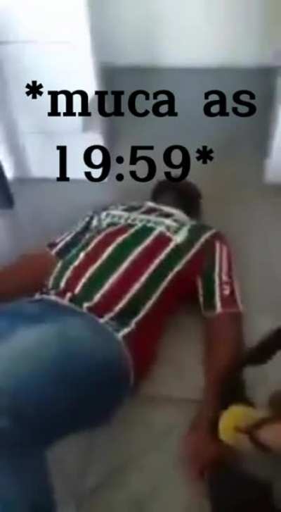 😭