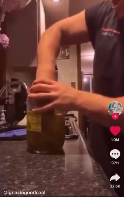 oH nO bRo i GoT mY hAnD sTUcK iN A pIckLE jAR
