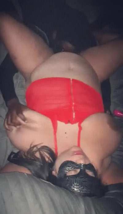 Happy "Titty Tuesday," boys! 🍒 Would you like to play with my HUGE naturals? 👐🏼 I love smothering fans with my BIG boobs while my Cuck-Hubby watches! 🙀 If you wanna experience my tits in-person (or if you wanna watch my "Fuck-a-Fan" videos) you MUST be su