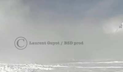 Snow kite vs Avalanche