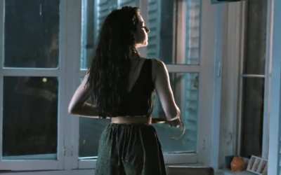 Birthday Booty: Anna Hopkins in Les ma&icirc;tres du suspense (2014)
