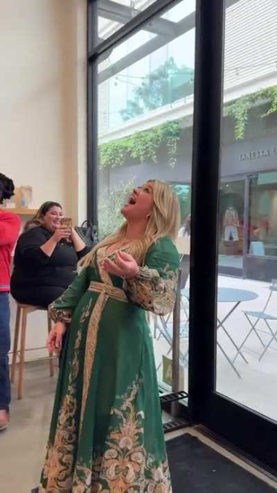 Does it matter if it's Kelly Clarkson?