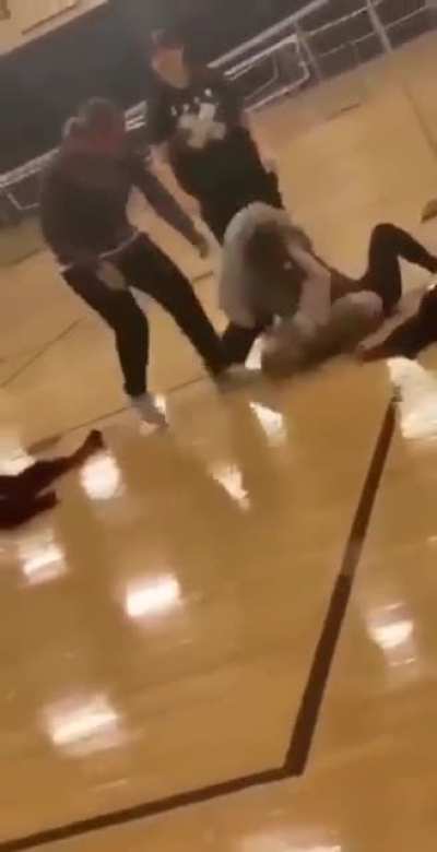 Girl in grey hoodie let the blonde talk shit for days finally had enough