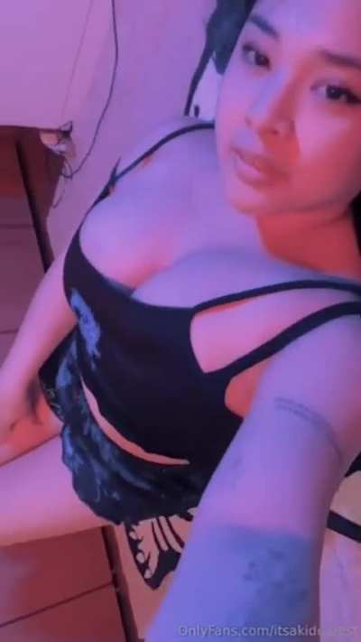 A close up of Aki&rsquo;s huge boobs ! 🥵with fixed lighting 