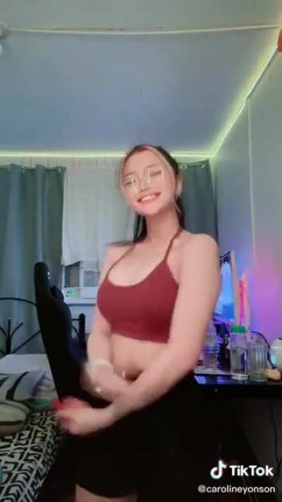 Glasses and big boobies (@carolineyonson)