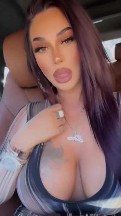Queen D