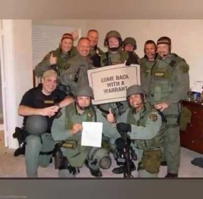 🚔