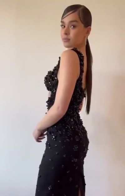 Hailee for the SAG Awards | IG February 2022