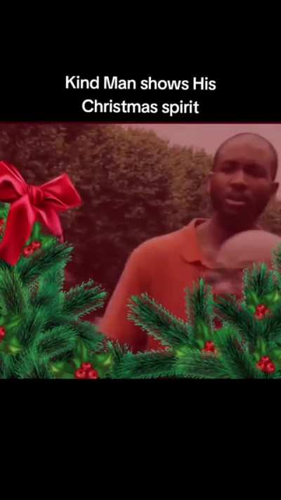 Kind Man Shows His Christmas Spirit 