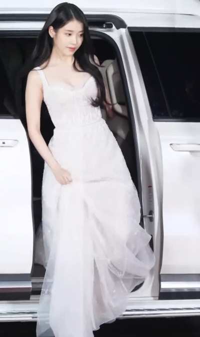IU