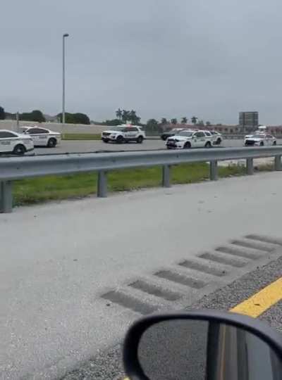 Guy in white car shot a cop &amp;amp; brought the entire force out after him