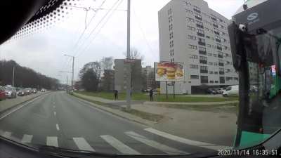 Man dragged by bus after getting leg stuck in door in Estonia