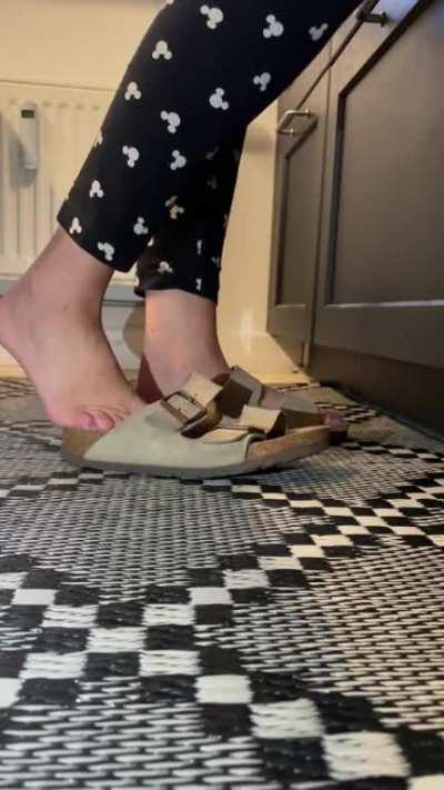 I could tease you all day and im pretty sure you would never stop begging for my sweaty feet..🩴