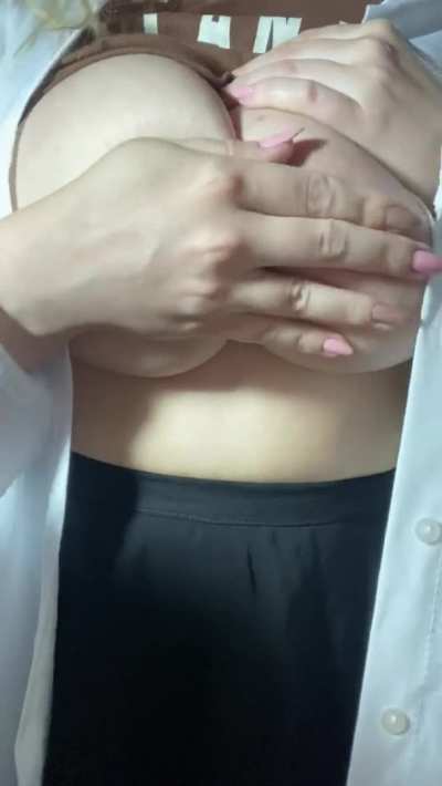 Would you play with ur pussy to my nudes if I sent you some?