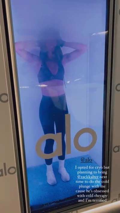 Sexy cold 🥶 hottie 🥵