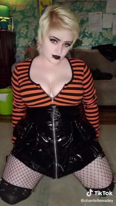 Curvy ginger goth