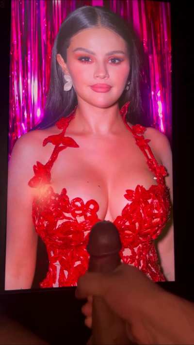 Cómo le llenan esas tetas 🤤💦