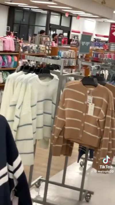 Fight at TJ Maxx
