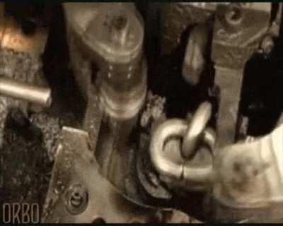 [L] How a chain is made.