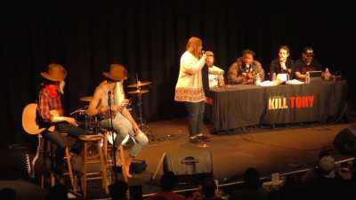 Female comedian bombs and leaves the stage after getting roasted for 10mins