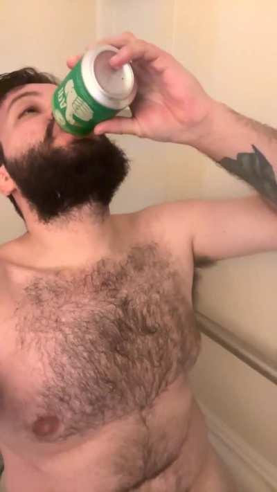What&rsquo;s up shower beer bros and bro-ettes? Couldn&rsquo;t stay away for long so the drunkard cripple is officially back! Cheers 🍻