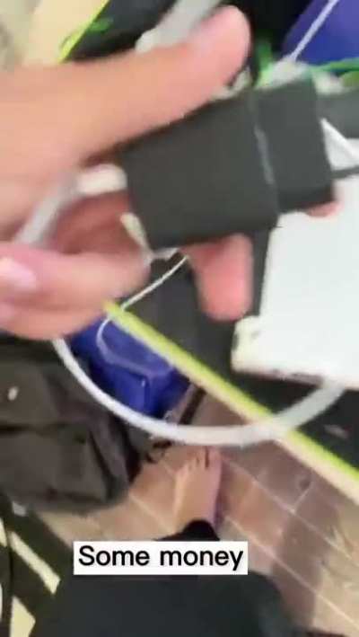 Left pocket : Wallet, Right pocket : Phone