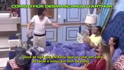 Flashbacks importantes para voc&ecirc; que n&atilde;o est&aacute; entendendo como come&ccedil;ou a briga envolvendo o Gilberto e o Arthur.