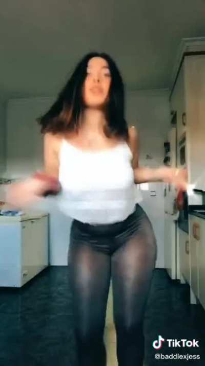 18 yo w/ cameltoe