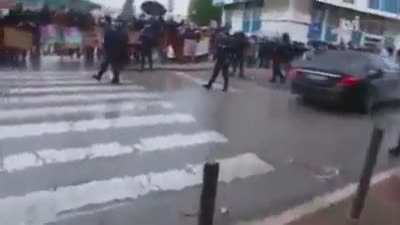 A Portuguese Far Right Party leader and his entourage are received with stones.
