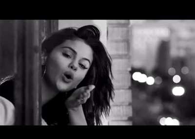 Open wide my Queen