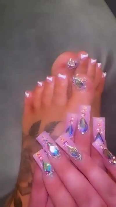 👣
