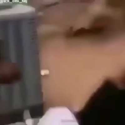 Clairo brigando por skatista ao som pretty girl.amv