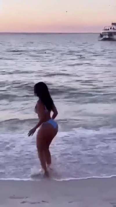 Hips for days