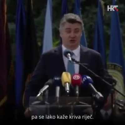 &ldquo;Gospođe i gospođo&rdquo; tugo jade i čemeru.. Zvezde petokrake da je bilo u&scaron;it umjesto tih &scaron;ahovnica bio bi Kiza mnogo veseliji i riječitiji, ovako sve ga bode u oči, a i knedla u grlu i samo da je &scaron;to prije kidnut. Na&scaron; vrhovni zapovjednik OSRH! #