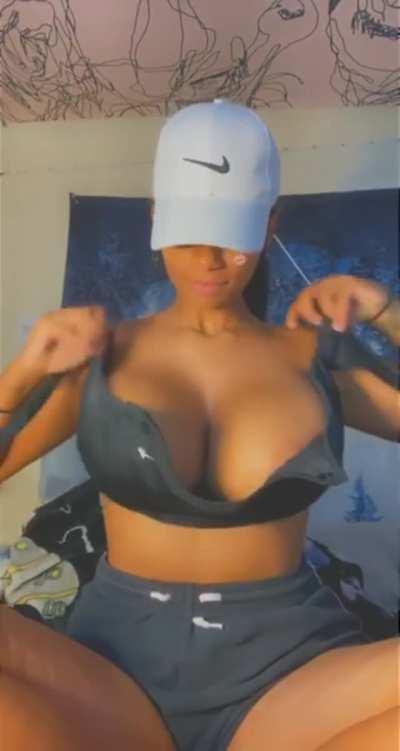 Reveal Possibly the best tits I&rsquo;ve ever seen on reddit ( her Free album In Comments )