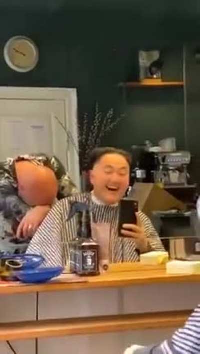 Inside kim&rsquo;s Saloon