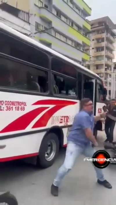 Minor accident leads a motorcyclist to break some bus windows and receives several machete strikes in response