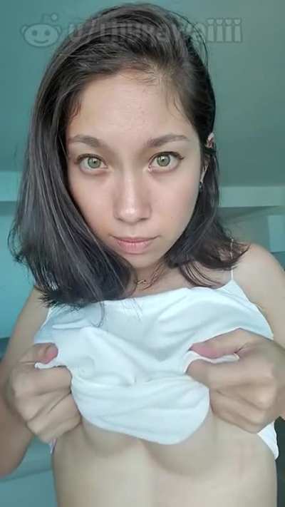 eyes or boobies? 🤪 [oc]