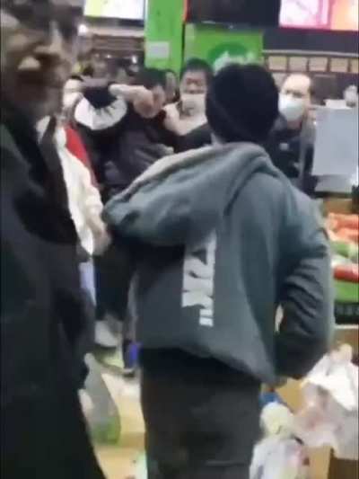 lockdown Shanghai supermarket frenzy
