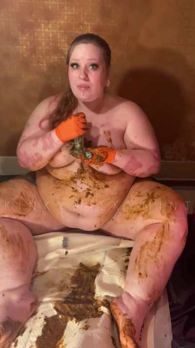 This full 40 minute shit smearing masturbation vid is available for $8 😘