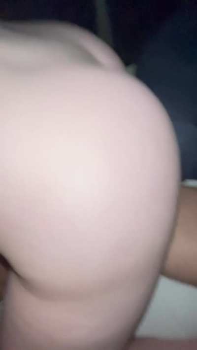 6&rsquo; 3&rdquo; girl with big ass and big tits, perfect body
