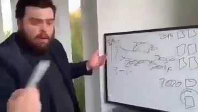 Torcedores do Flamengo explicando por que ser campe&atilde;o do Brasileir&atilde;o, Supercopa e Carioca, se classificar em primeiro para as oitavas da Libertadores e vencer com autoridade um dos melhores times do Brasil n&atilde;o &eacute; suficiente: